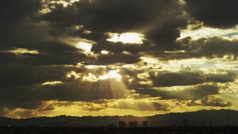 Golden Sun Rays and Clouds over the Las Vegas Strip - 4K Vidéo 94976957