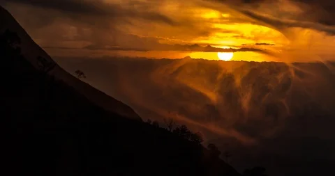 Golden Sun Rays Bursting through Clouds at Summit (4K Time-lapse) Video stock 107910414