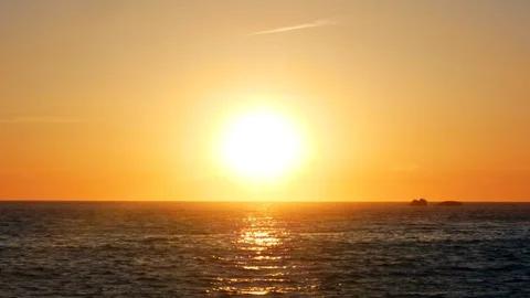 Golden sun reflected on ocean surface at sunset Video stock 107987530