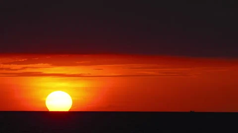 Golden sun setting over the tranquil sea Stock Footage 319417964