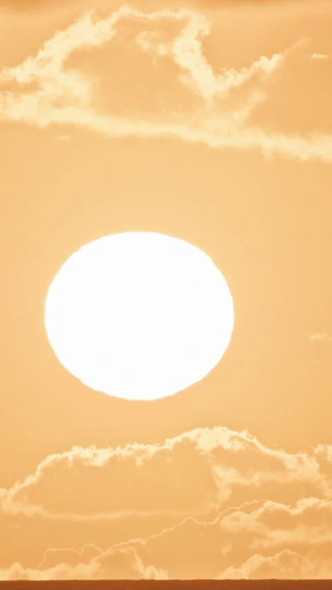 Golden Sun Timelapse Descent, Vertical clear Sky With Clouds And Setting Motion Video stock 301041581