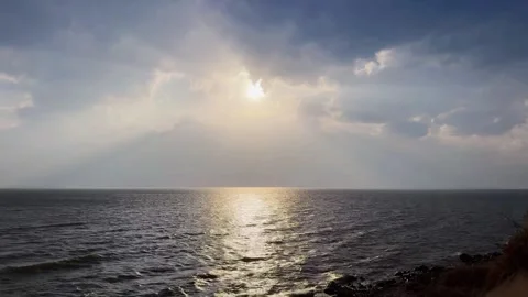 Golden Sunrays Reflecting on Calm Erhai Lake in Dali, Yunnan, China Vídeo Stock 337345397