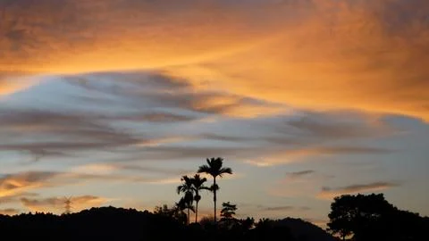 Golden Sunset Clouds in Dramatic Evening Sky 스톡 사진