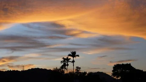 Golden Sunset Clouds in Dramatic Evening Sky 스톡 사진