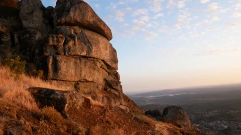 Golden sunset illuminates massive granite cliffs 库存影片 341282319