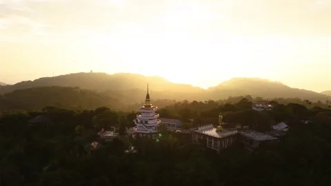 Golden sunset at Koh Samui mountain top, Wat Teepangkorn Video stock 334094926