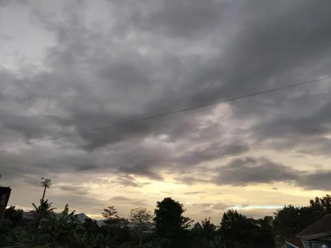 Golden Sunset Light Breaking Through Dramatic Storm Clouds 库存照片