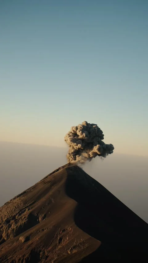 Golden sunset light shaping Volcan de Fuego ridge in Guatemala Video stock 330877809