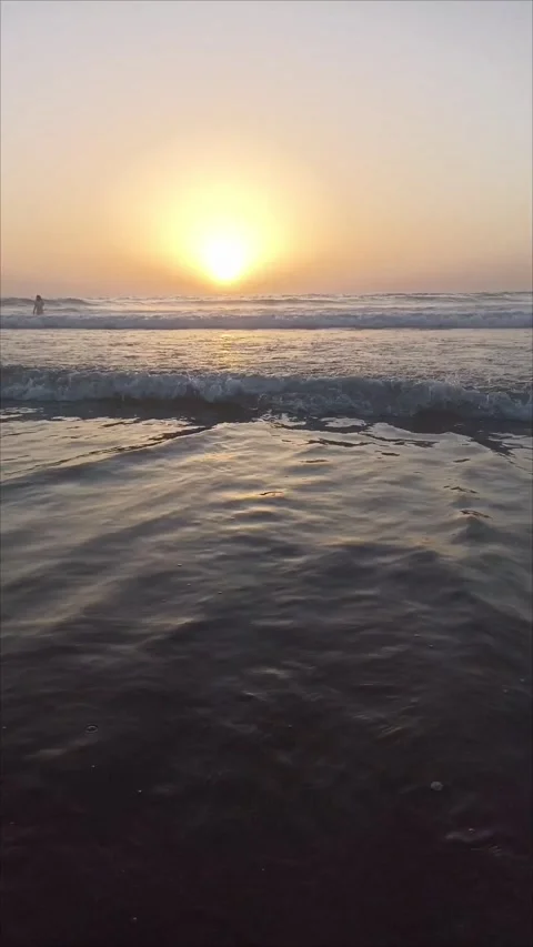 Golden Sunset Over Atlantic Ocean Beach in Asilah Morocco Vidéo 342250353
