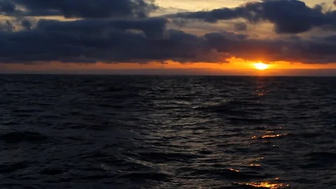 Golden sunset over open ocean Stockbeeldmateriaal 108834972