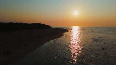 Golden Sunset Reflections on the Shore 스톡 동영상 320877531