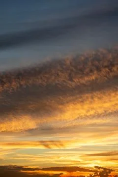 Golden Sunset Sky with Dramatic Clouds Stockfoto's