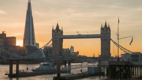 Golden sunset time lapse view of the Tower Bridge of London Video stock 161835783