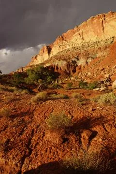 Golden throne, dramatic backlighting with thunder clouds Foto stock