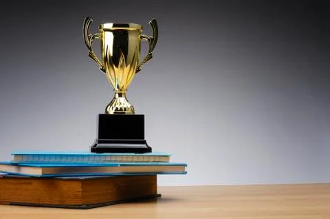 Golden trophy on stack of book for education success concept. Foto stock