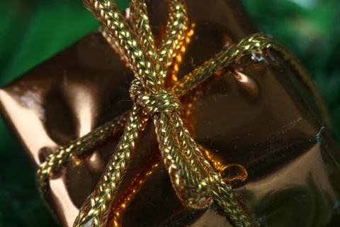 Goldenes Päckchen Stock Photos