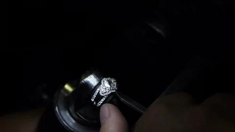 Goldsmith Setting diamonds in gold ring. Video stock 119989922