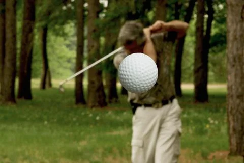 Golf ball in flight Stock-Fotos