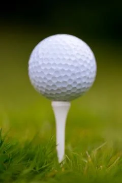 Golf ball in grass Foto stock
