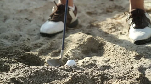 Golf Ball in Sand Trap 库存影片 62207145