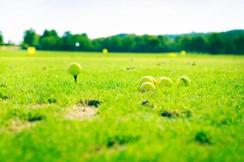 Golf Ball On Tee Stockfoto's