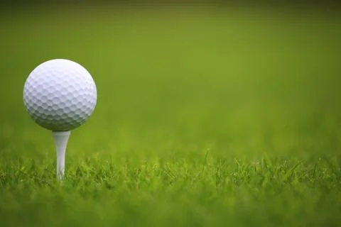 Golf ball on tee Stock-Fotos