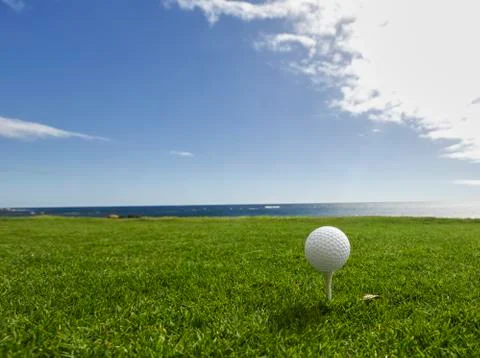 Golf ball on tee Foto stock