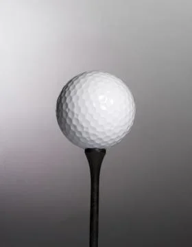 Golf ball on tee Foto stock