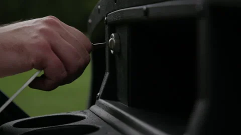 Golf cart key turning ignition 스톡 동영상 152909979
