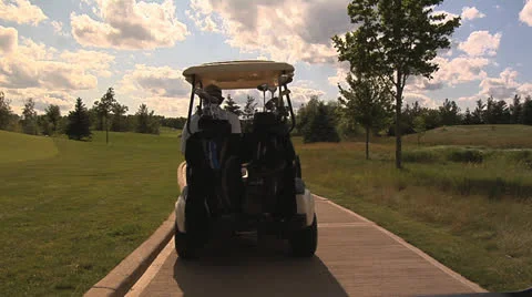 Golf cart pulls away Видео 23848196