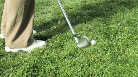 Golf chip shot out of rough grass 3 Video stock 560659