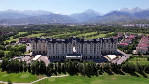 Golf course and hotel on background of mountains Stock-Footage 159558816