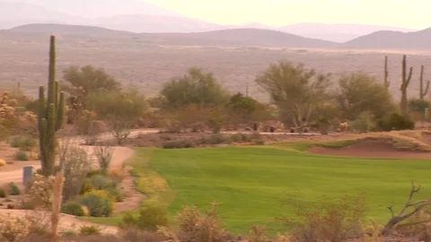 Golf course cactus cacti New Mexico California Arizona Vídeo Stock 125278281