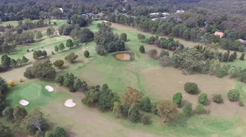 Golf Course Side Pan Shot Stockbeeldmateriaal 61681789