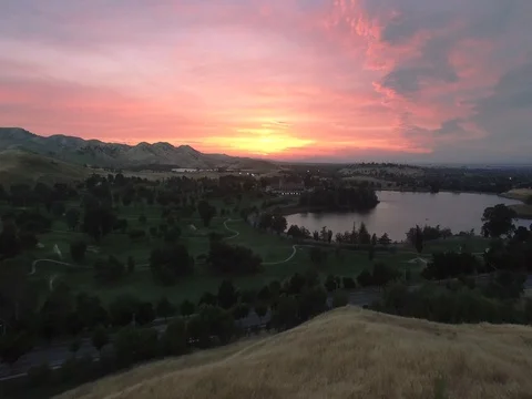 Golf Course Sunset Flyover Vídeos de archivo 71343134