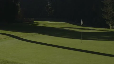 Golf course. View from the green to the fairways. Vídeos de archivo 142542645