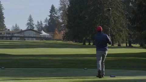 Golf. Player hitting the ball on tee (variant). Видео 142596274