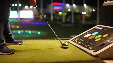 Golf Swing Practice in Bangkok Vídeos de archivo 325922435