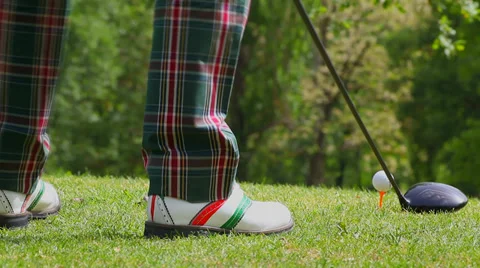 Golfer addresses the ball Vidéo 38691335