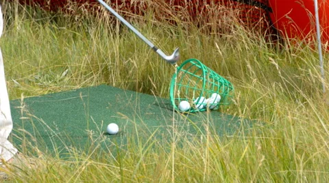 Golfer hitting the ball 스톡 동영상 40464654