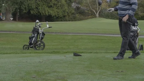 Golfer hitting ball. Medium shot. Stockbeeldmateriaal 142606731