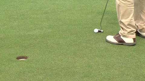 Golfer misses the hole Stock Footage 22303589
