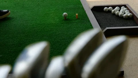 Golfer Practice Golf Swing with Her 3 Wood in Driving Range and with a Golf Bag Vídeos de archivo 161220690