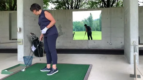 Golfer Preparation to Practicing Golf Swing in Driving Range with a Mirror Vídeo Stock 162299301