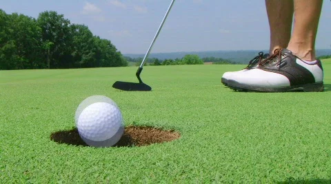 Golfer Sinks Putt 02 動画素材 629267