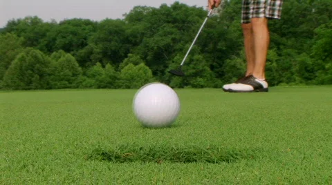 Golfer Sinks Putt 05 動画素材 665311