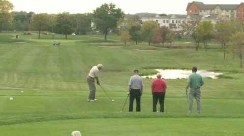 Golfer Tees Off 4 Vidéo 279546
