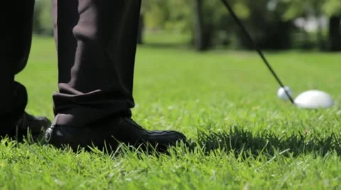 Golfer Tee's Off Видео 11549386
