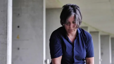 Golfer Training Golf Swing in Driving Range in a Sunny Summer Day Vídeos de archivo 284114751