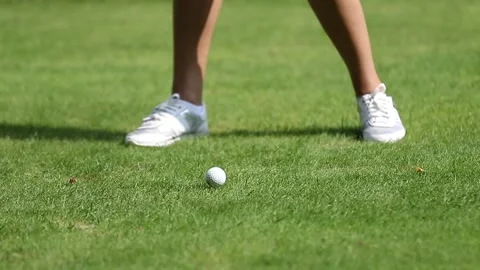 A golfer was preparing to hit with a putter on the green ground Video stock 143716538